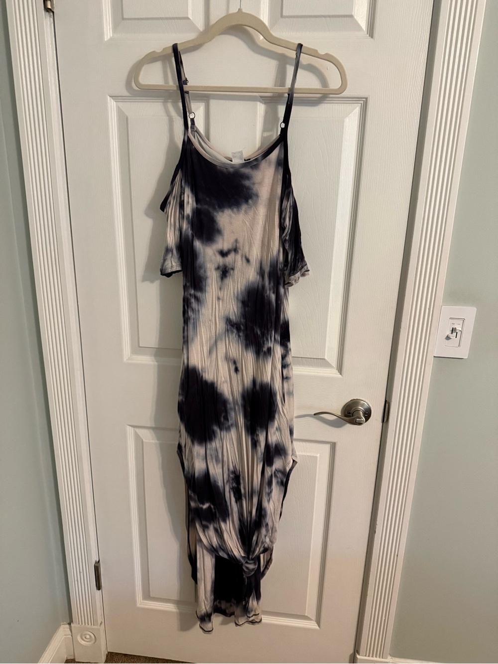 VENUS Black and Cream Asymmetrical Cold-Shoulder Maxi Dress
